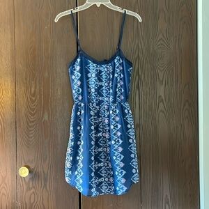 Hollister spaghetti strapped navy blue w pink/white pattern mini dress. Size S